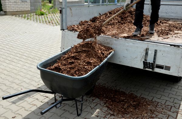 Mulch Delivery Service - Mulch Delivery Service Dallas, Texas